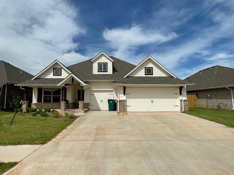 18716 Austin Pl — Photo 1