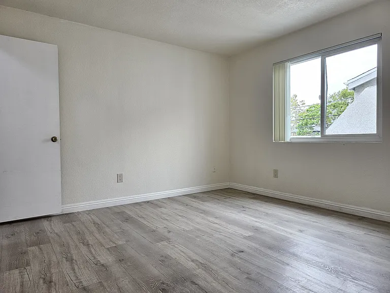 607 W Broadway #205 — Photo 13
