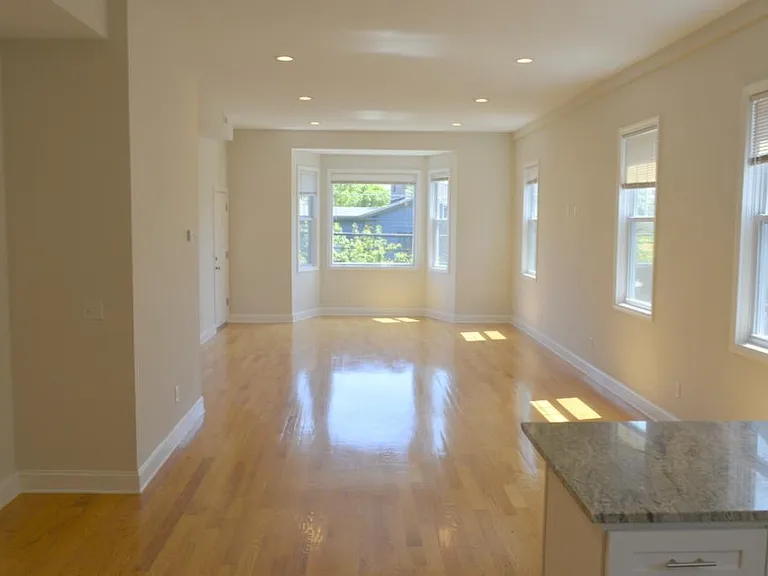 213 Carpenter St #2 — Photo 3