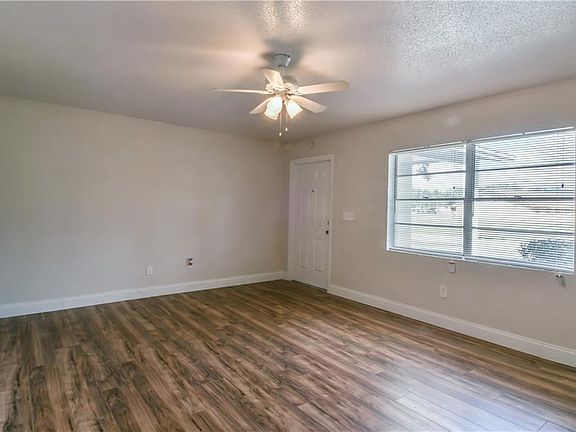 5th image of 4910 Malarkey St