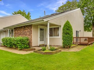 1360 N Whispering Springs Cir, Palatine, IL 60074