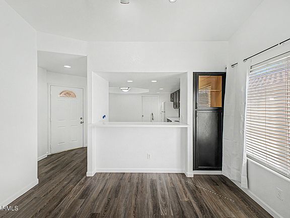 5th image of 1079 W FLINT Street