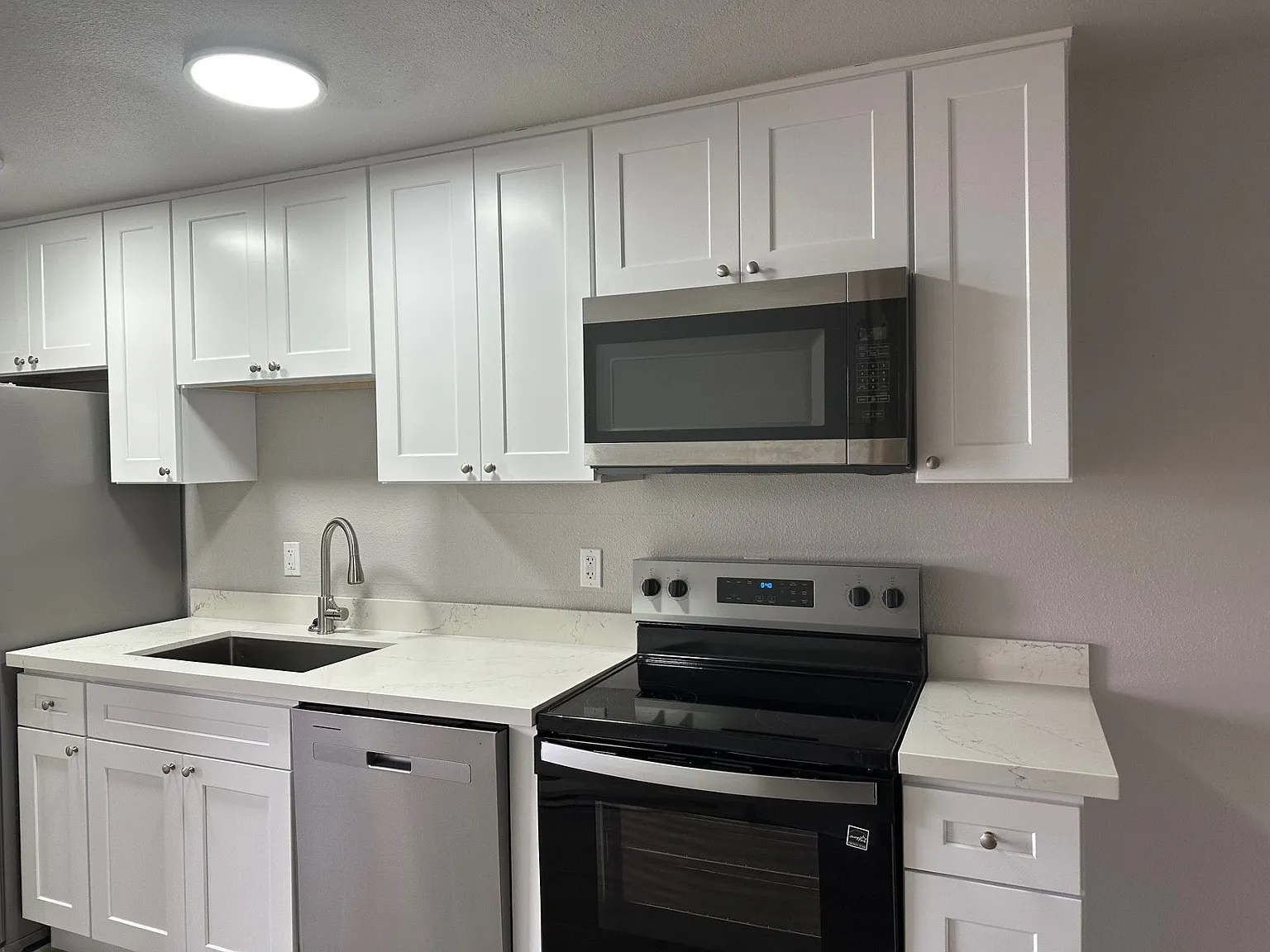 Highline Villas - Renovated 1-Bedroom Apartment | Steps from Downtown Burien — Photo 2