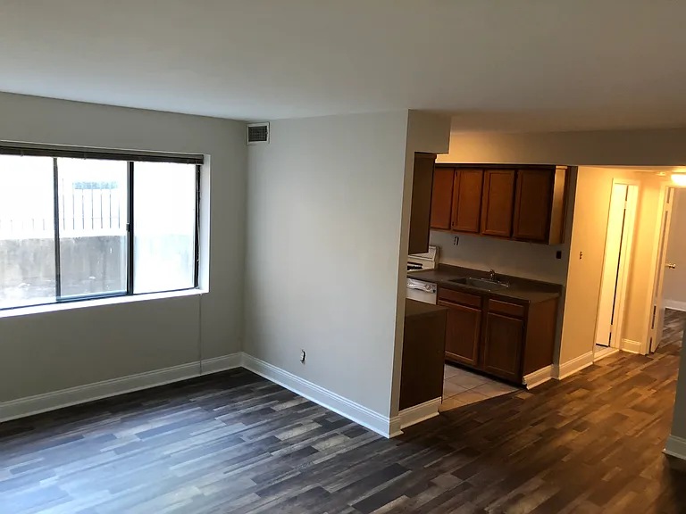 1031 Michigan Ave NE — Photo 10
