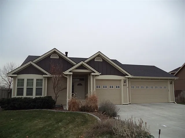 3 bed, 2.0 bath, 1357 sqft, $2,350 — Photo 1