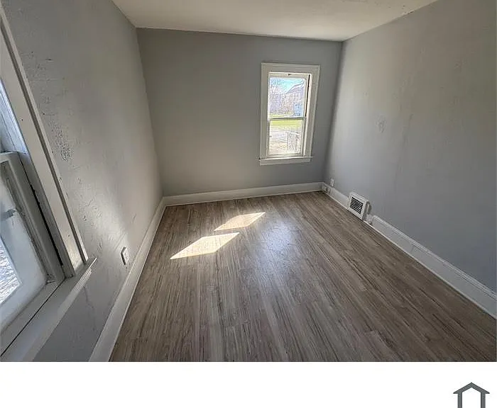 3310 E 132nd St #2 — Photo 2