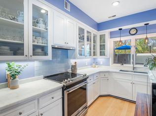 2 Dartford Ct, Chapel Hill, NC 27517
