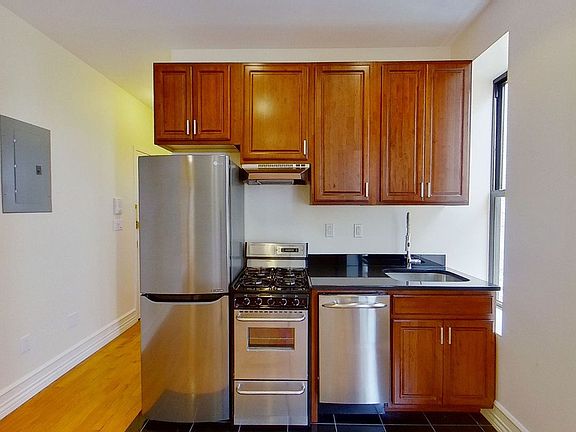 2nd image of 4 W 103rd St APT 4