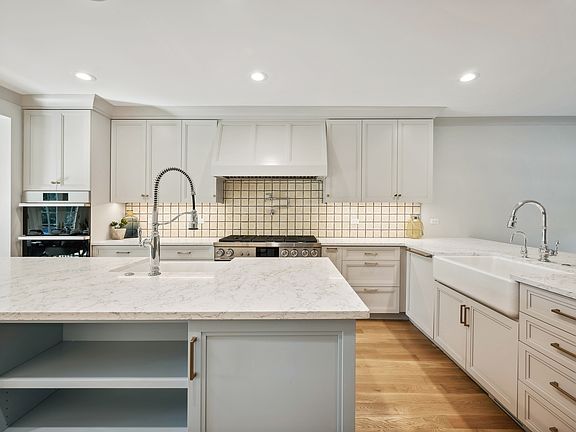 2nd image of 6702 N Le Mai Ave