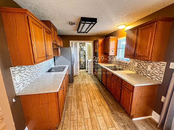 2nd image of 3319 Santana Dr