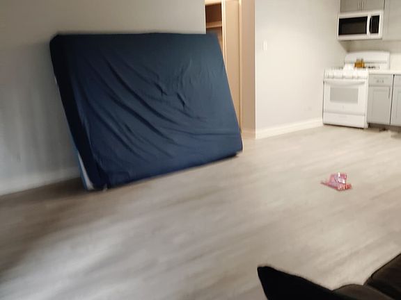 3rd image of 509 Chicago Rd #11