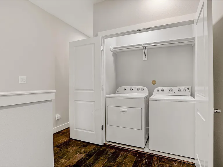 2413 Chapman St — Photo 16