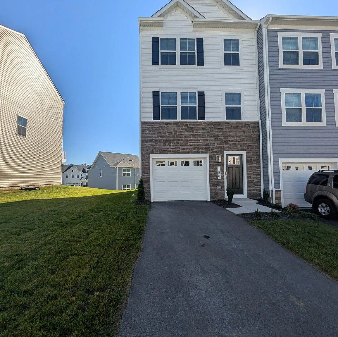 4 bed, 3.5 bath, 1889 sqft, $2,250 — Photo 1