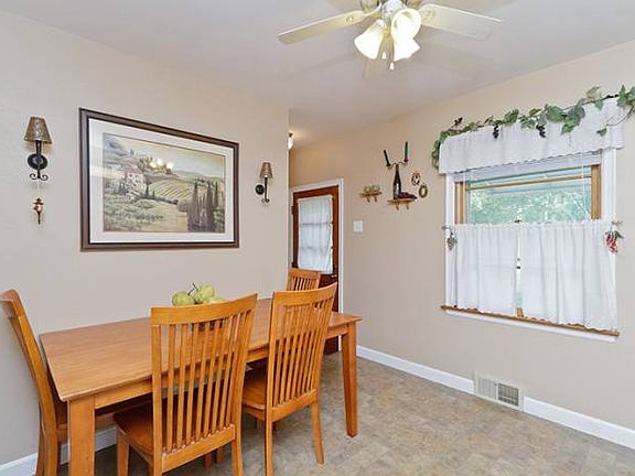 Eat-In Kitchen