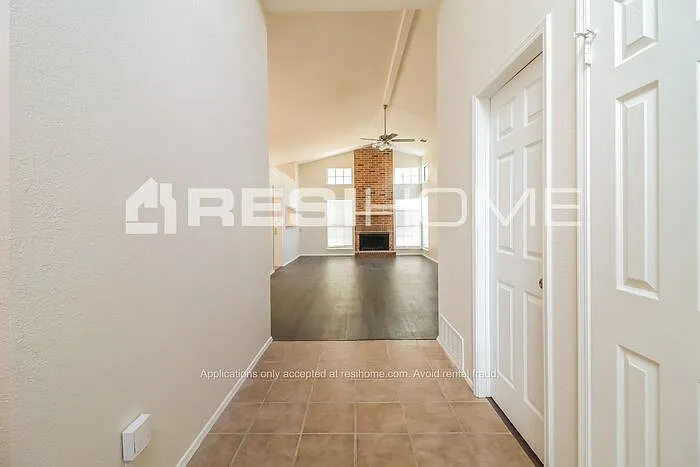 2621 Galemeadow Dr — Photo 3