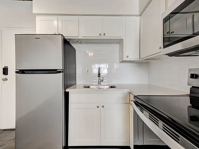 1325 W Lindsey St — Photo 12