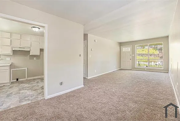 3 bed, 1052 sqft, $1,000 — Photo 2