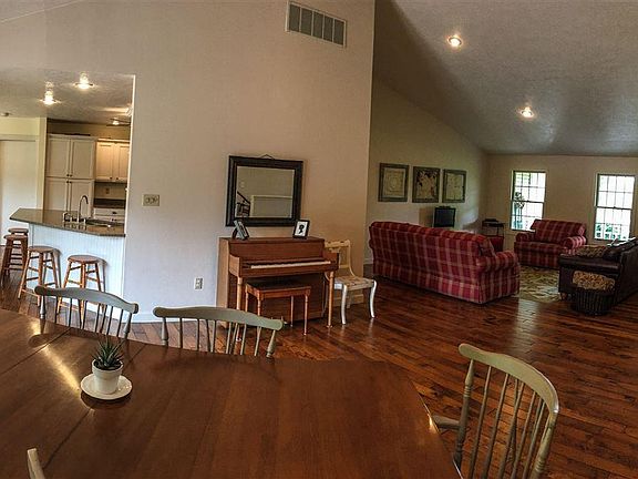 4th image of 179 Norman Dr