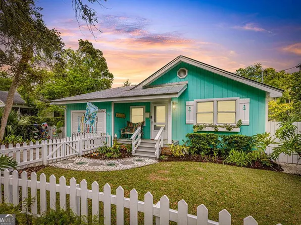 1129 College St, Saint Simons Island, GA 31522