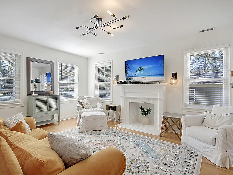 1724 Pearlott St — Photo 5