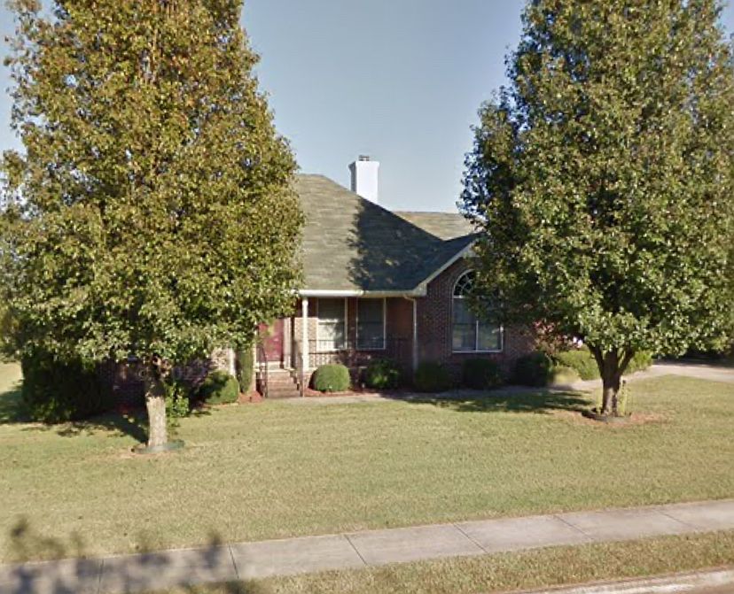 Beautiful home located in a quiet yet desirable neighborhood. Newly updated kitchen and appliances. Freshly painted awaiting the perfect tenant!