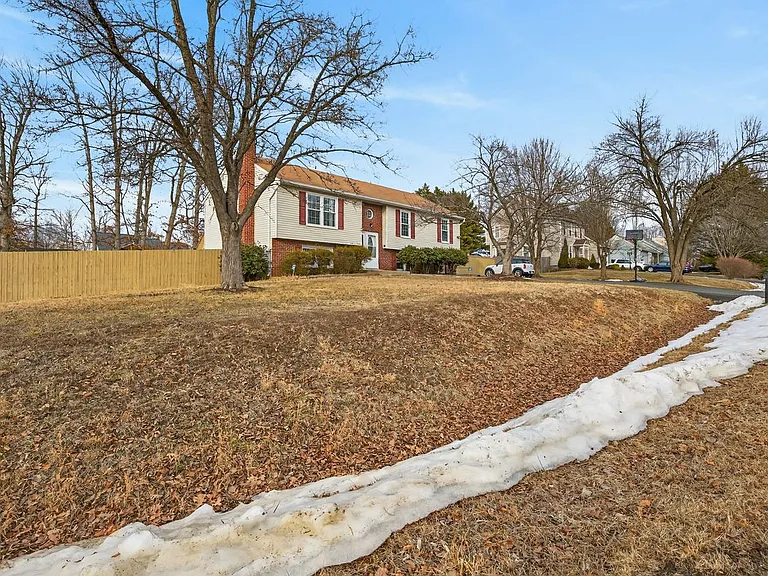 136 Stevens Dr — Photo 33