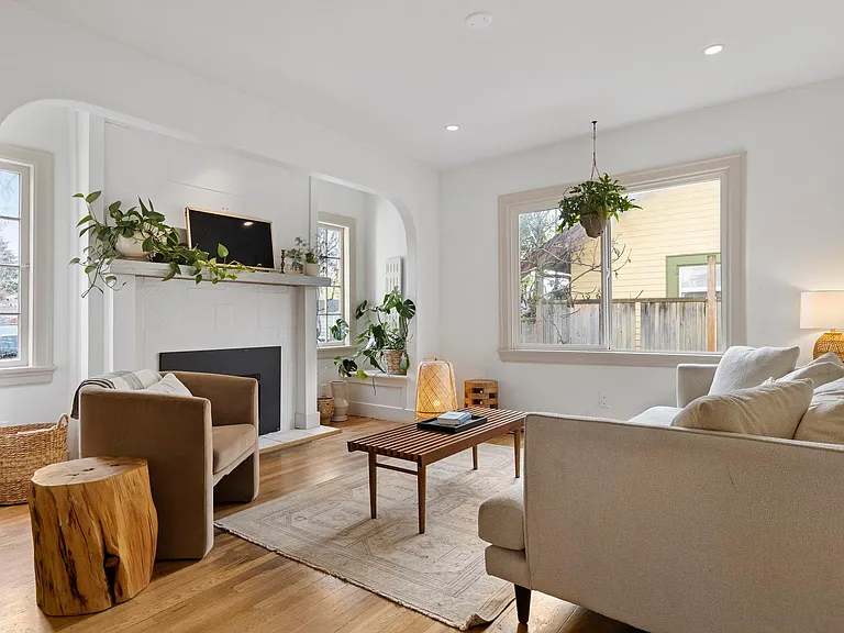 2613 Williams St — Photo 3