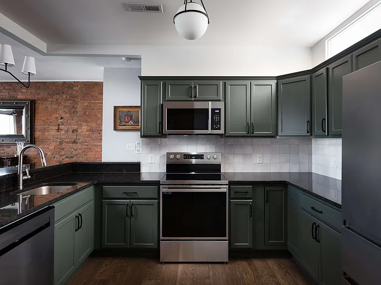 620 E Market St #4 — Photo 1