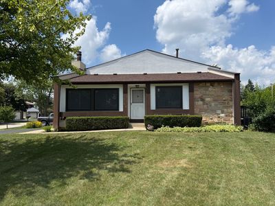 12 Hawthorne Sq, Indian Head Park, IL, 60525