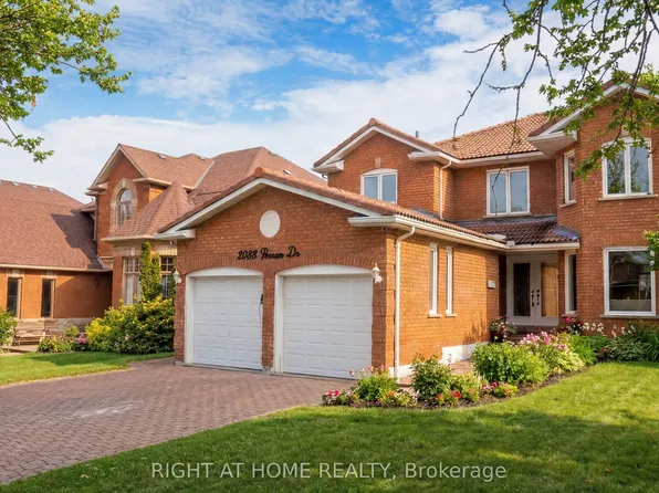 2088 Perran Dr, Mississauga, ON L5K 2R4