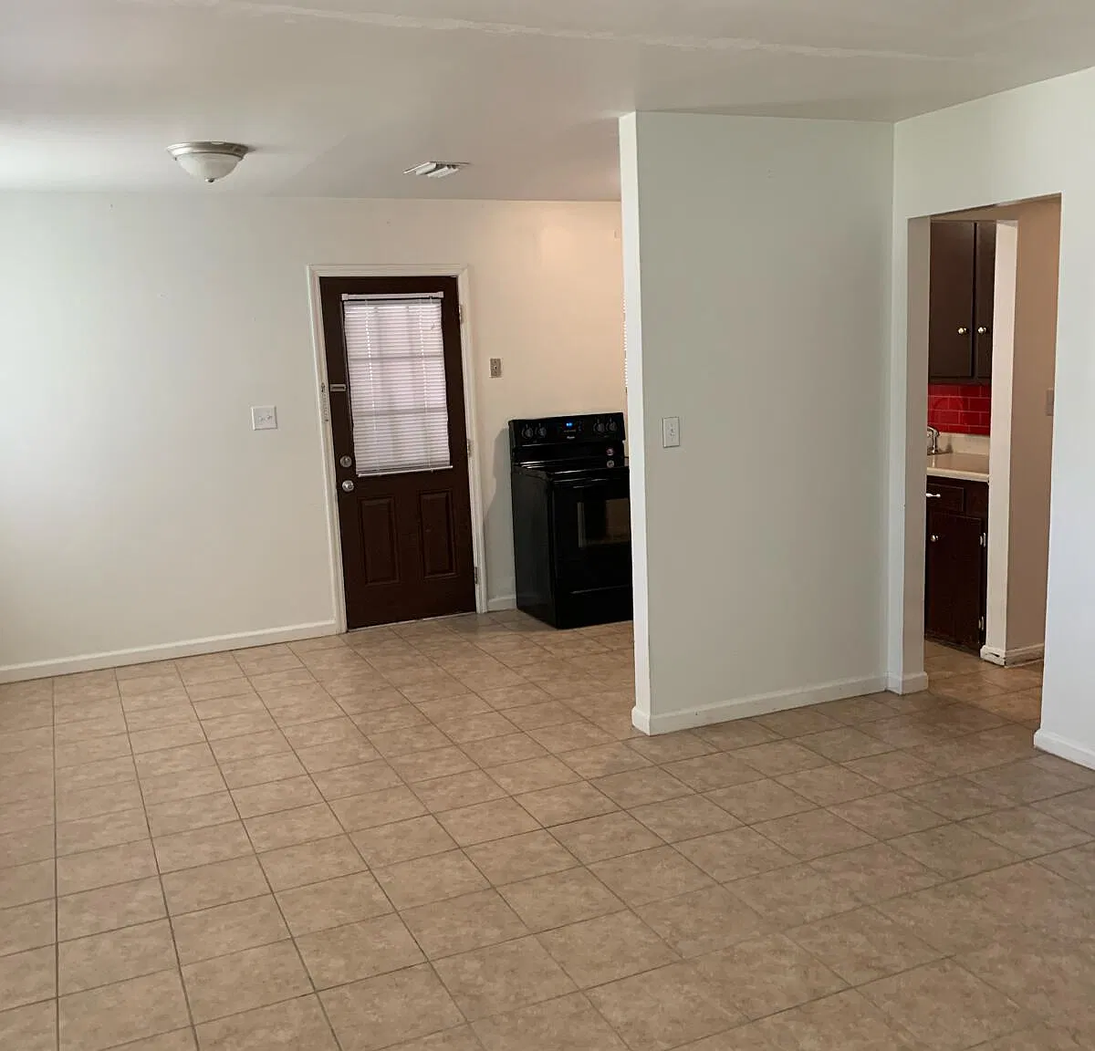 3 bed, 864 sqft, $1,625 — Photo 3