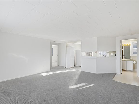 5th image of 950 Shelburne Rd