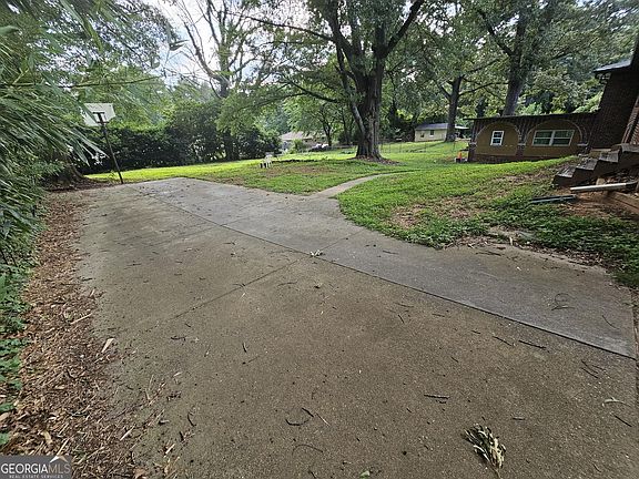 5th image of 2498 Johnson Dr