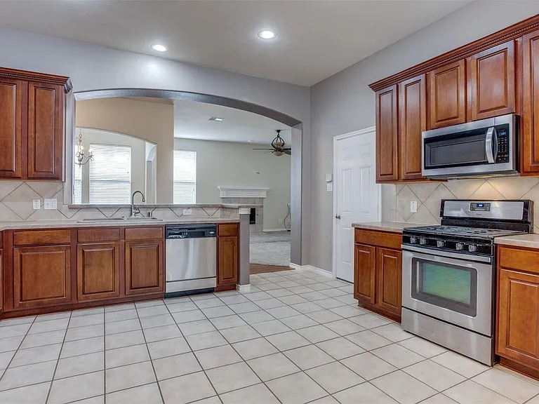 1627 Summerfield Dr — Photo 10