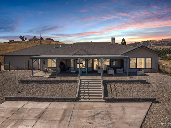 20271 Oak Knoll Dr, Tehachapi, CA 93561