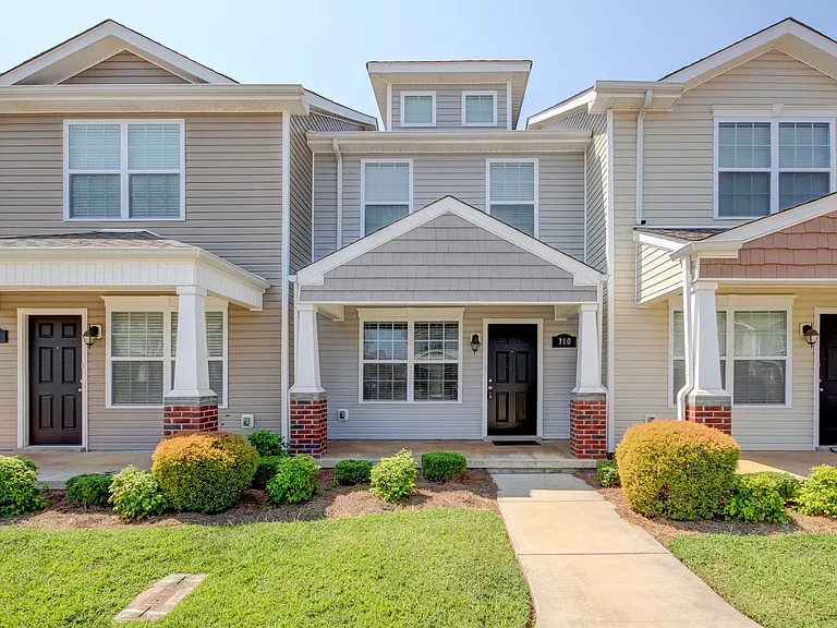 310 Sam Houston Cir — Photo 1
