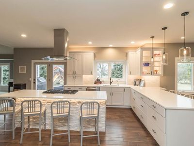 13533 Lake Shore Dr, Clive, IA, 50325