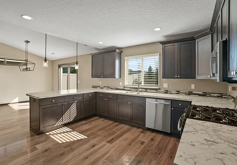 1952 W Yaquina Dr — Photo 17
