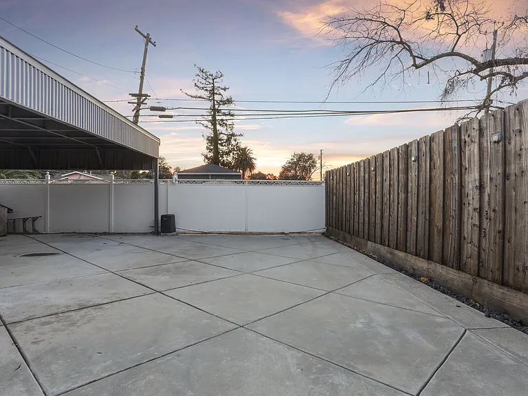 240 3rd St — Photo 13