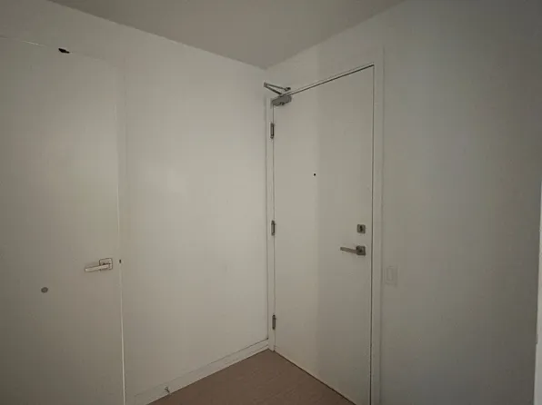 101 Peter St #2708, Toronto, ON M5V 0G6