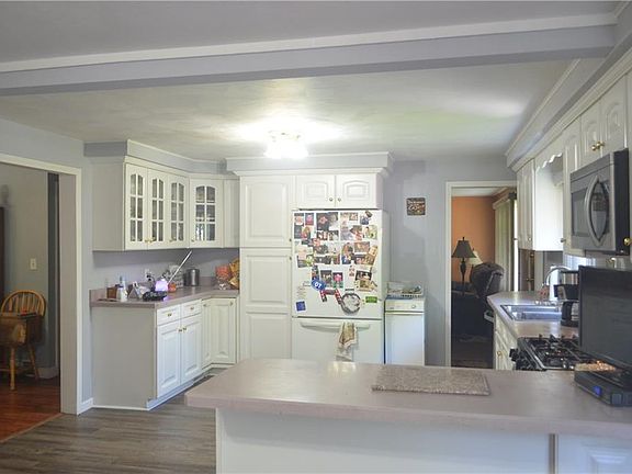 5th image of 808 Van Buren St