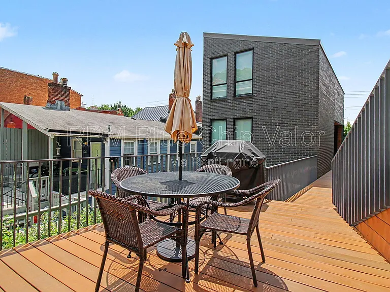 432 Liberty Hl #A — Photo 7