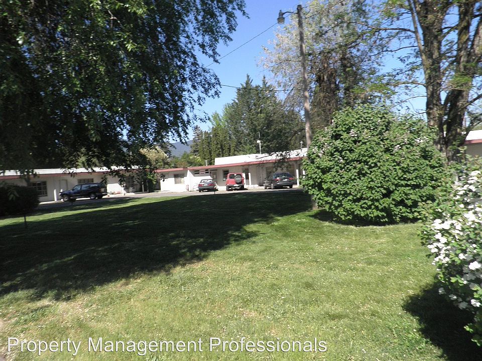 2nd image of 1400 Rogue River Hwy APT 7