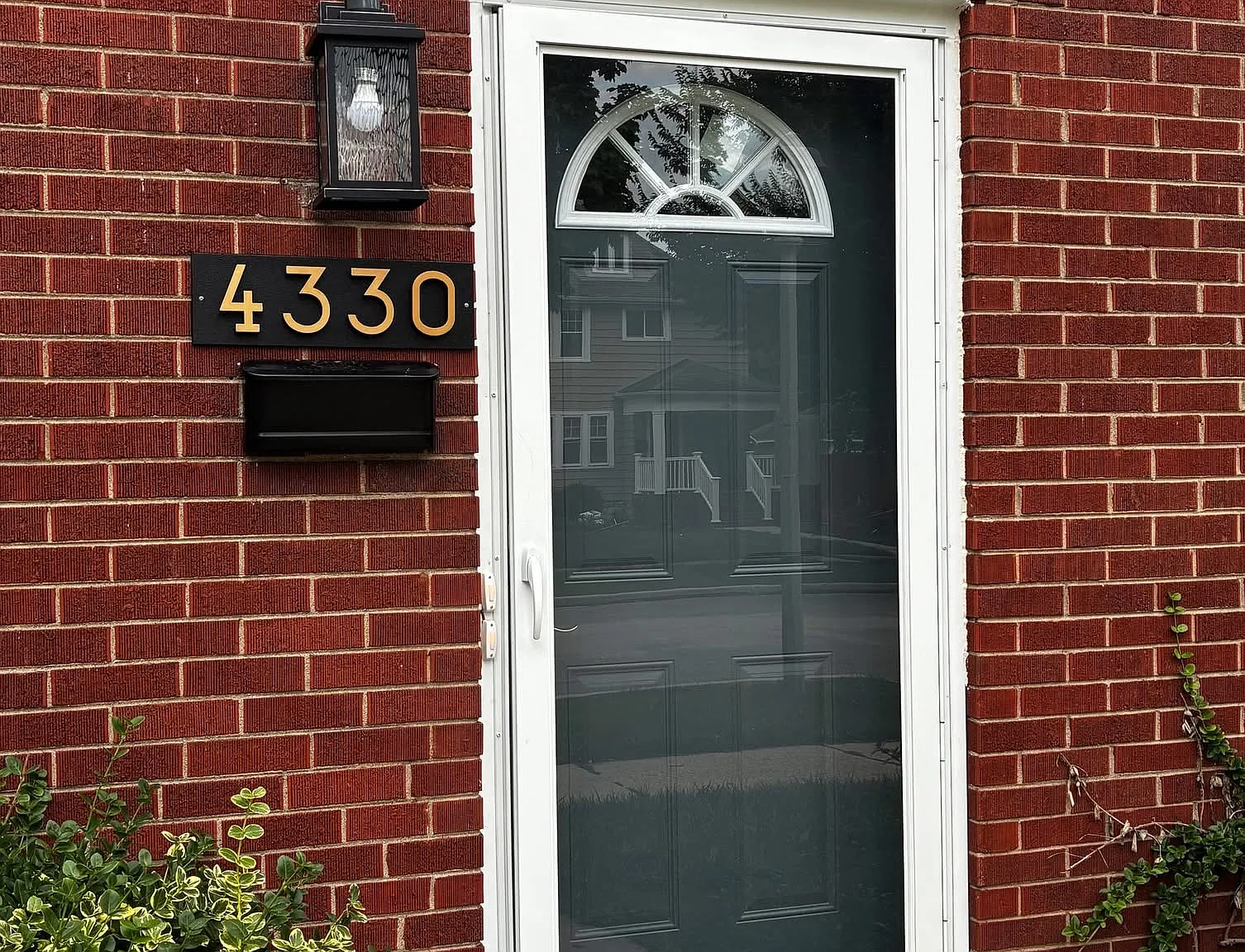 3 bed, 1150 sqft, $2,450 — Photo 1