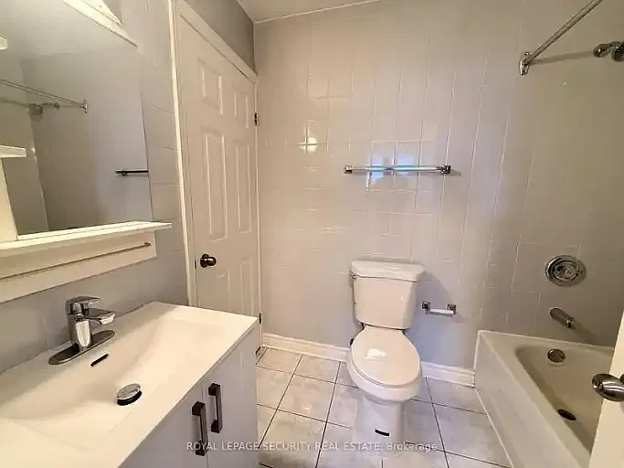 380 Crawford St — Photo 4
