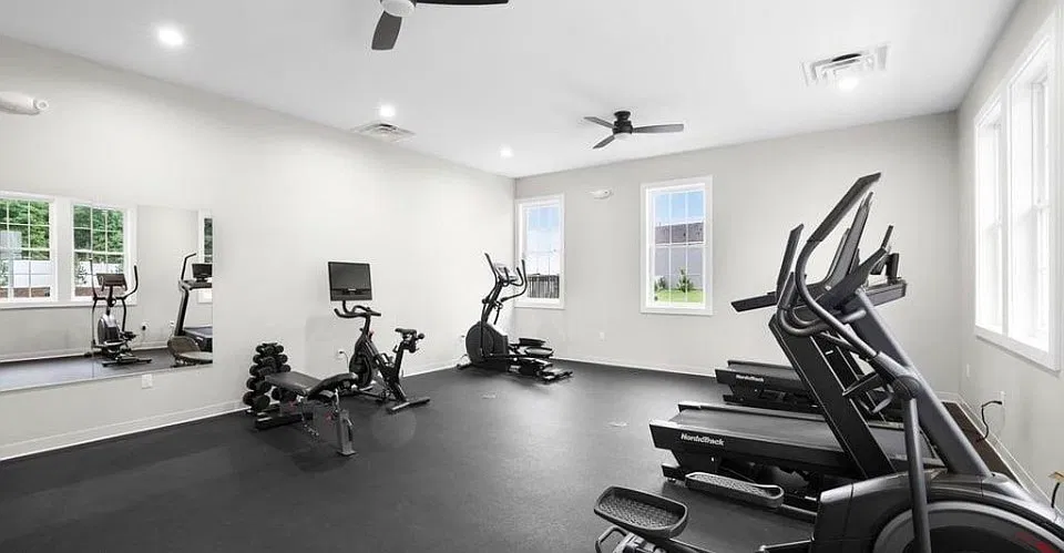4 bed, 2445 sqft, $2,700 — Photo 4