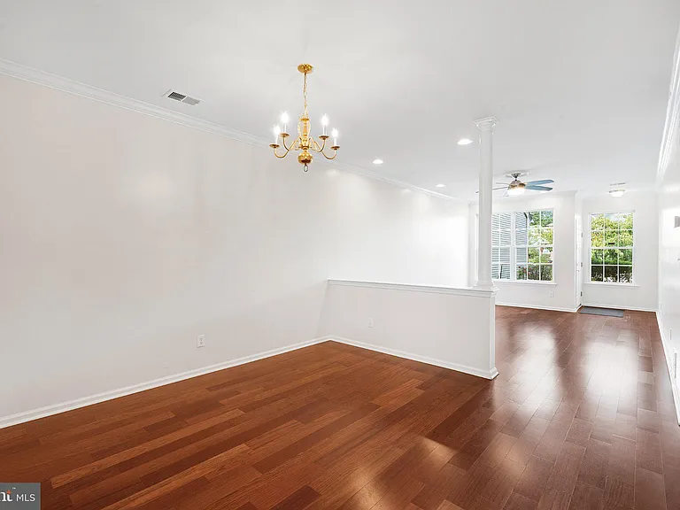 99 Warwick Rd — Photo 3