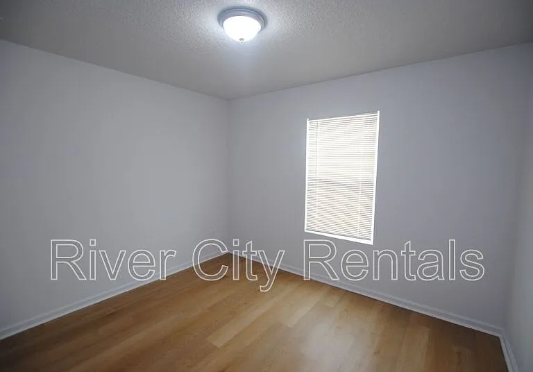 5625 Overlook Dr E — Photo 2