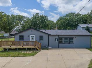 905 East St, Tabor, IA 51653
