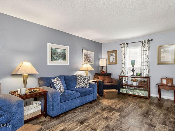 3rd image of 1042 Nottingham Ct